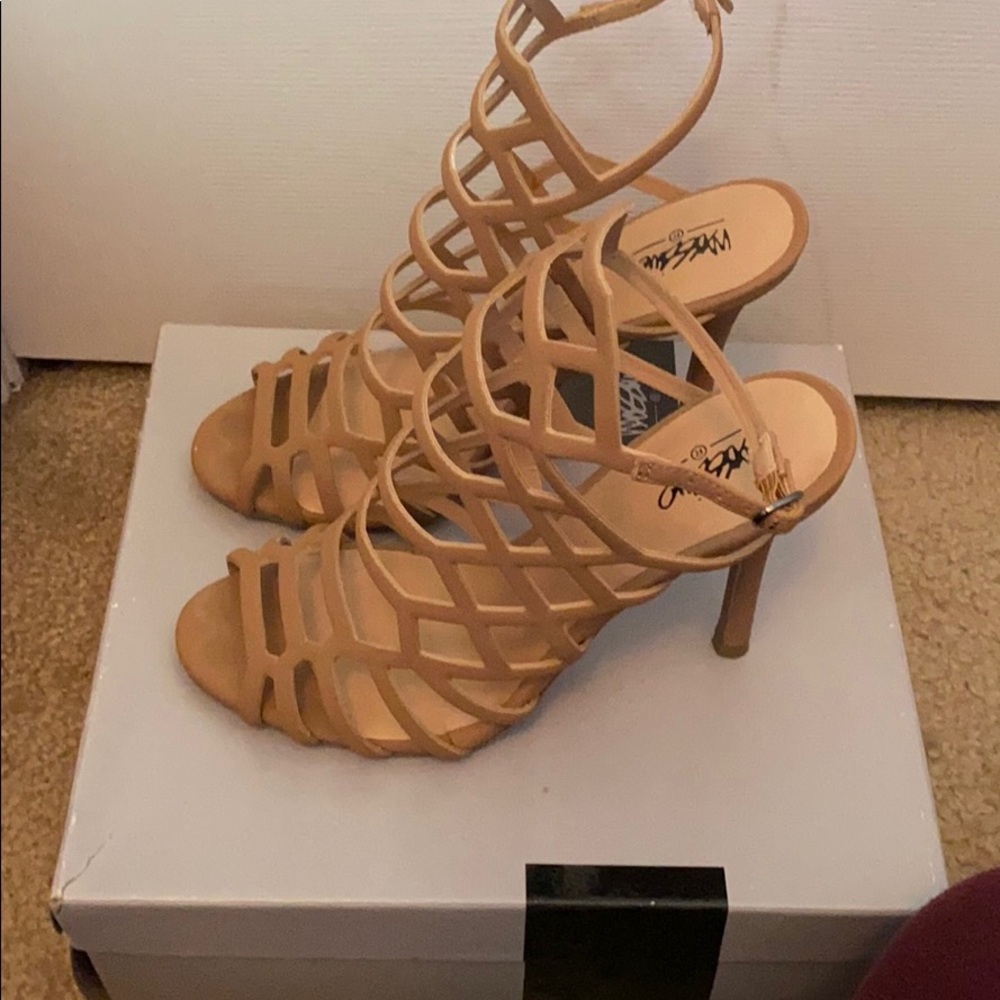 Honeycomb Tan Heels